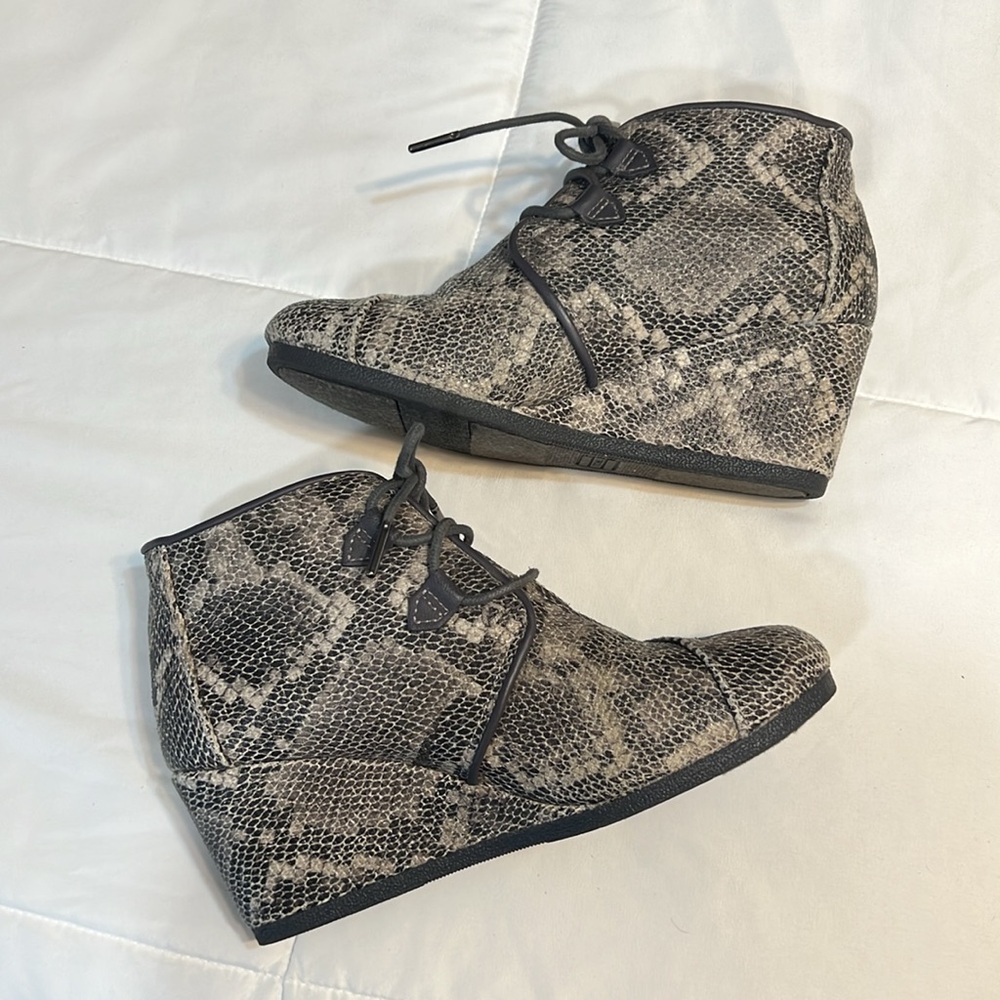 Toms Wedge Ankle Boots - Picture 4 of 11